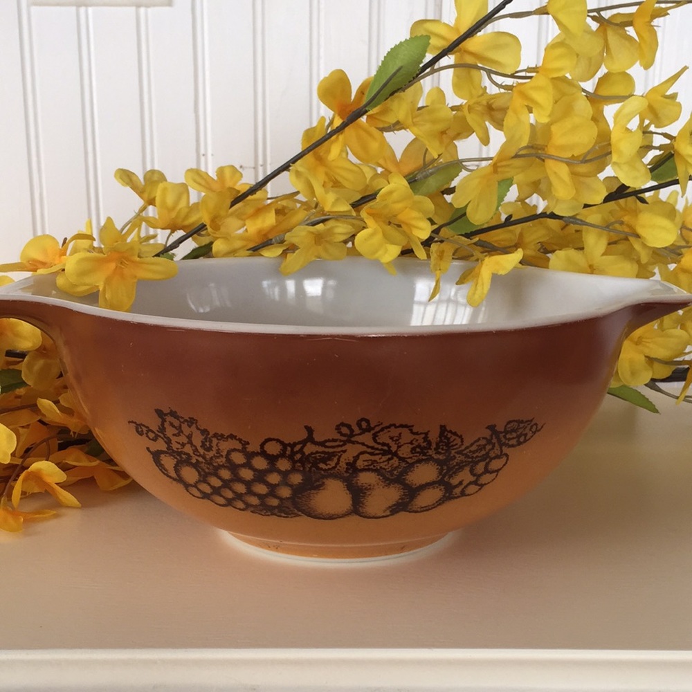 COPY - Pyrex Old Orchard Cinderella 2 1/2 Qt Mixing Bowl